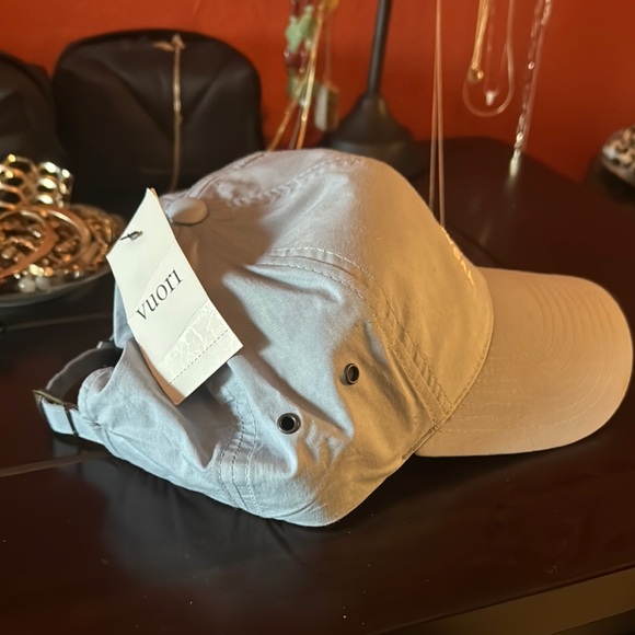 Vuori Activ Club Gray Cap - Picture 2 of 5
